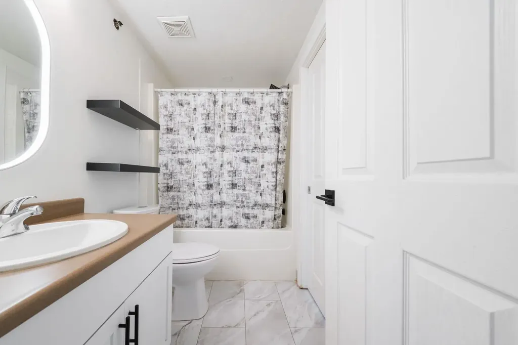 108 Denholm Gate Fort Mcmurray AB T9H 0B3