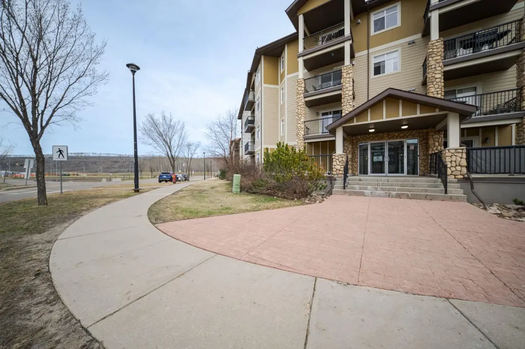 108 Denholm Gate Fort Mcmurray AB T9H 0B3
