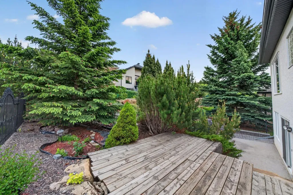 154 Sienna Ridge Landing SW Calgary AB T3H 3T1