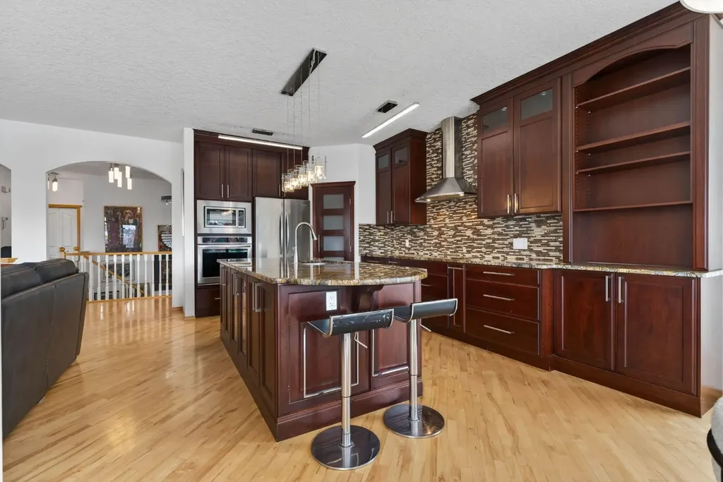 154 Sienna Ridge Landing SW Calgary AB T3H 3T1