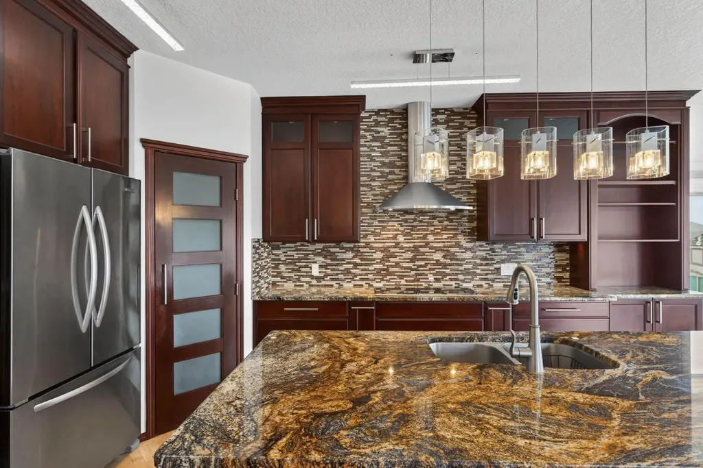 154 Sienna Ridge Landing SW Calgary AB T3H 3T1
