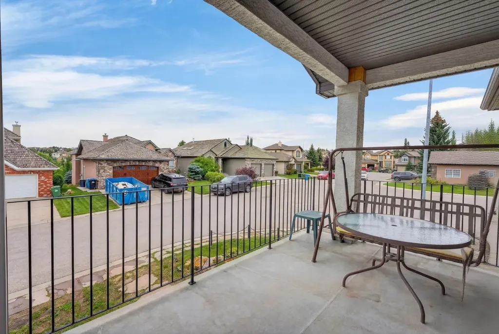 154 Sienna Ridge Landing SW Calgary AB T3H 3T1