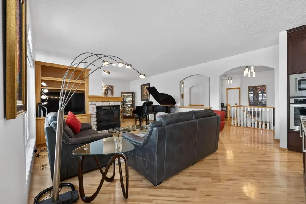 154 Sienna Ridge Landing SW Calgary AB T3H 3T1