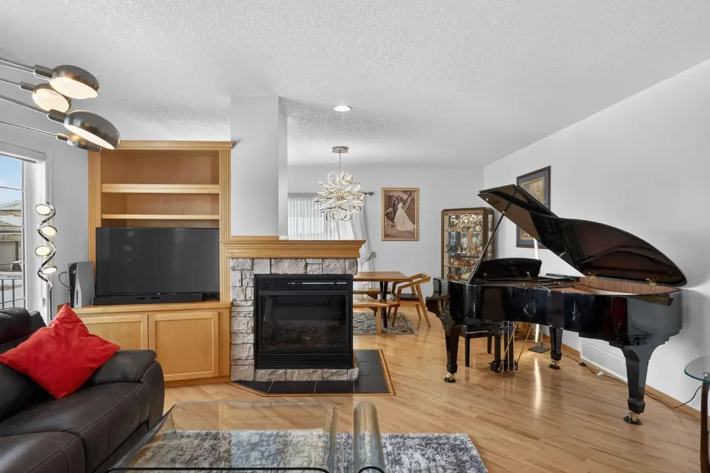 154 Sienna Ridge Landing SW Calgary AB T3H 3T1