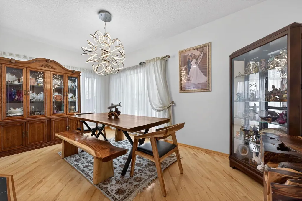 154 Sienna Ridge Landing SW Calgary AB T3H 3T1