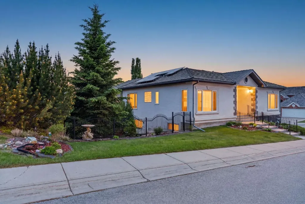 154 Sienna Ridge Landing SW Calgary AB T3H 3T1