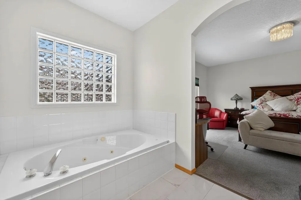 154 Sienna Ridge Landing SW Calgary AB T3H 3T1