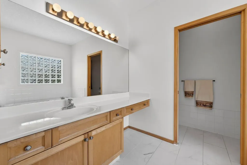 154 Sienna Ridge Landing SW Calgary AB T3H 3T1