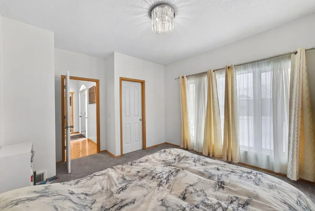 154 Sienna Ridge Landing SW Calgary AB T3H 3T1