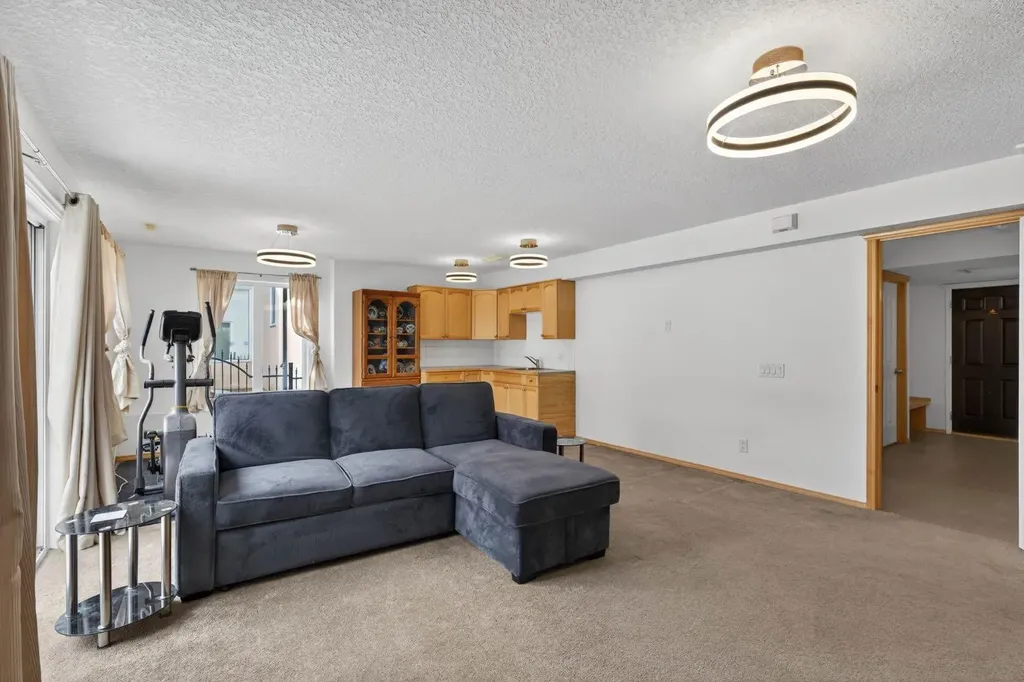 154 Sienna Ridge Landing SW Calgary AB T3H 3T1
