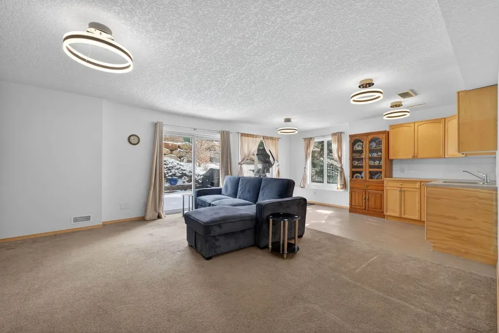 154 Sienna Ridge Landing SW Calgary AB T3H 3T1