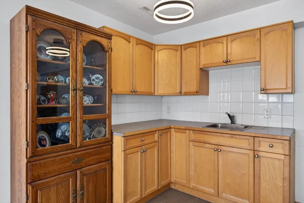 154 Sienna Ridge Landing SW Calgary AB T3H 3T1