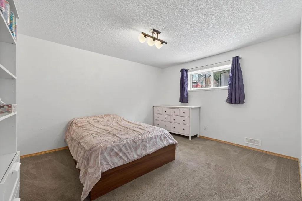 154 Sienna Ridge Landing SW Calgary AB T3H 3T1