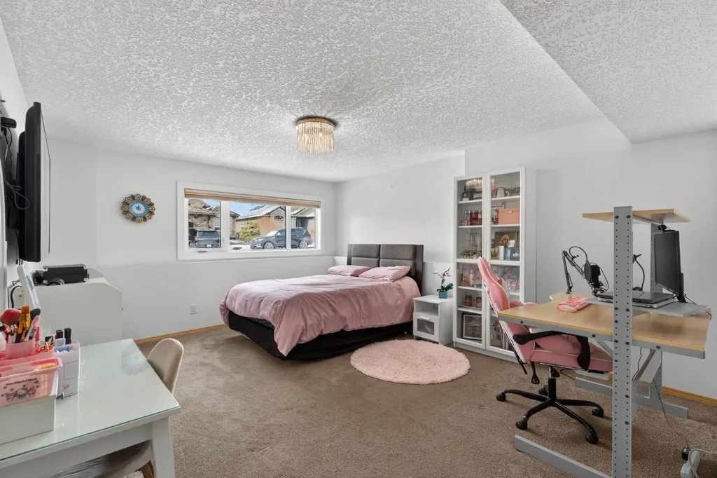 154 Sienna Ridge Landing SW Calgary AB T3H 3T1