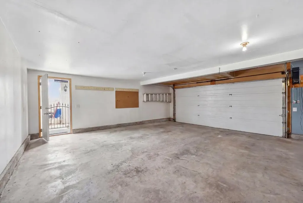 154 Sienna Ridge Landing SW Calgary AB T3H 3T1