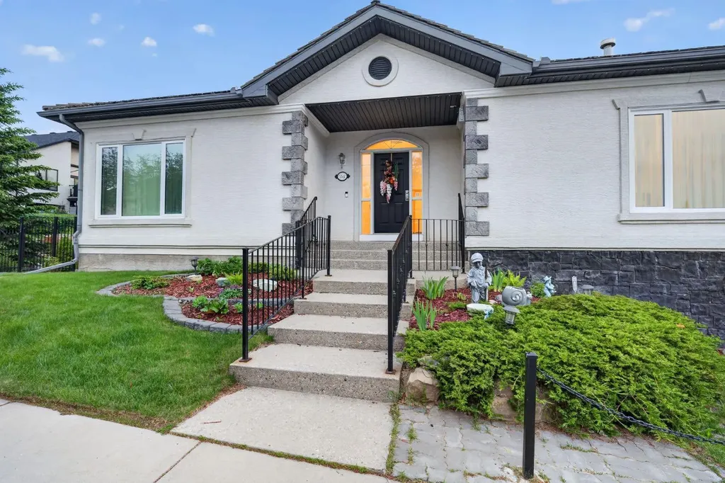 154 Sienna Ridge Landing SW Calgary AB T3H 3T1