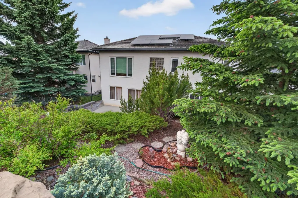 154 Sienna Ridge Landing SW Calgary AB T3H 3T1