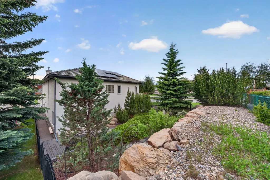 154 Sienna Ridge Landing SW Calgary AB T3H 3T1