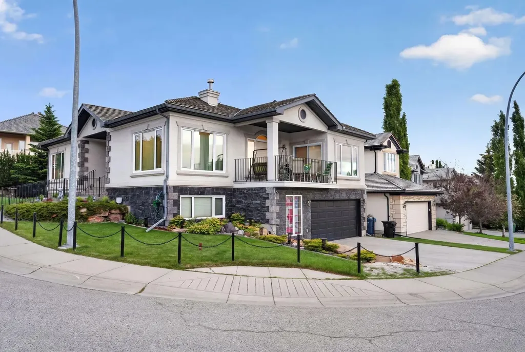 154 Sienna Ridge Landing SW Calgary AB T3H 3T1