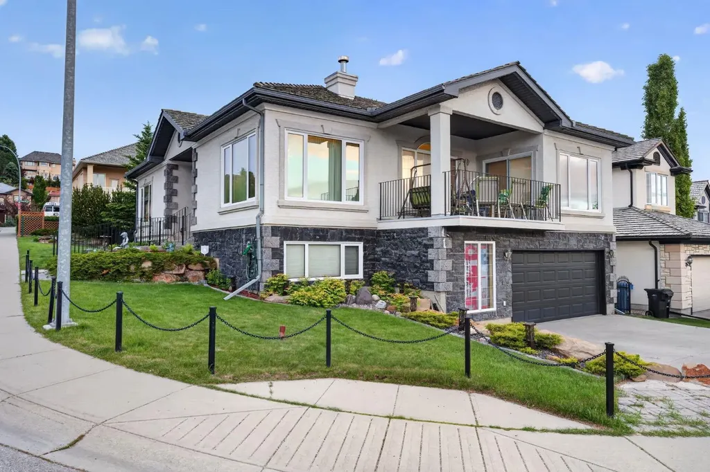 154 Sienna Ridge Landing SW Calgary AB T3H 3T1