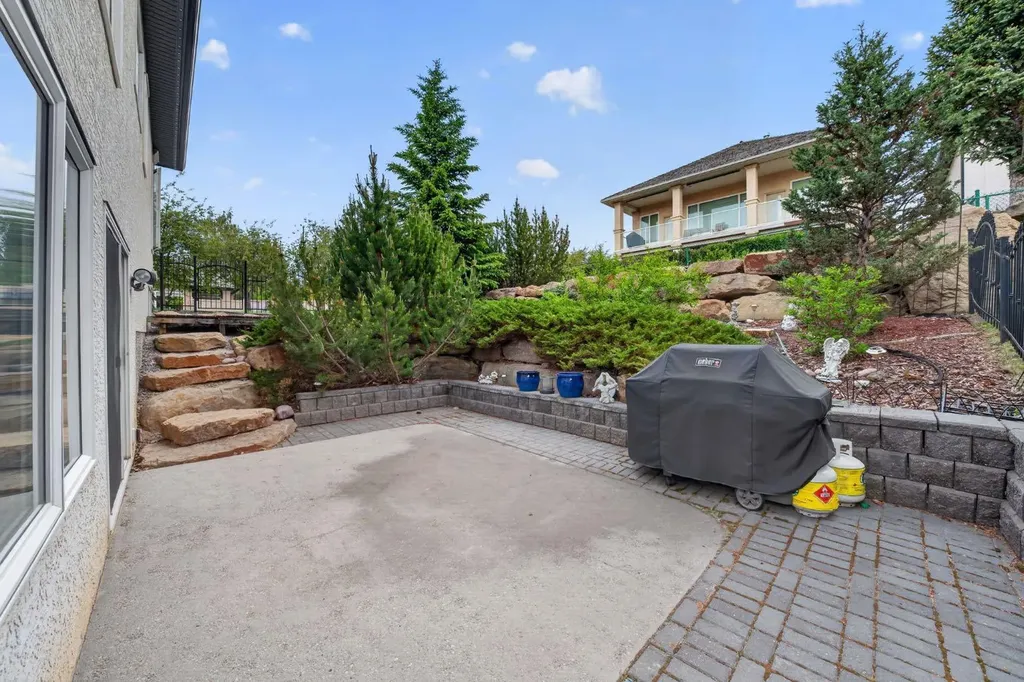 154 Sienna Ridge Landing SW Calgary AB T3H 3T1