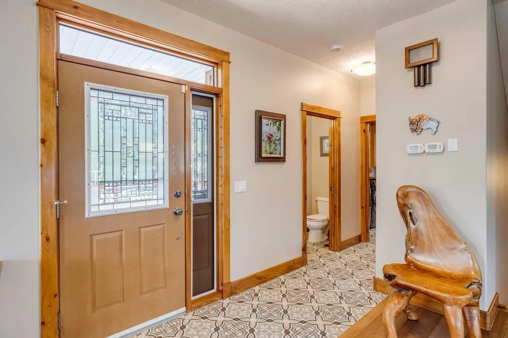 4 Highlands Place Bragg Creek AB T0L 0K0