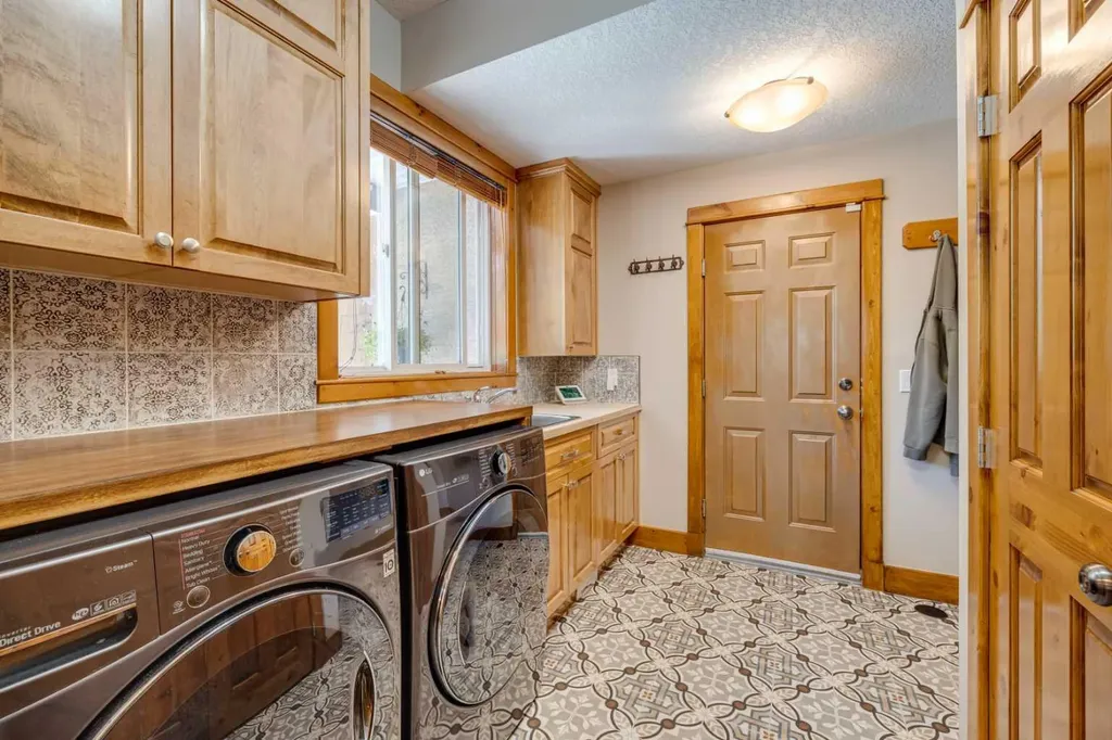 4 Highlands Place Bragg Creek AB T0L 0K0
