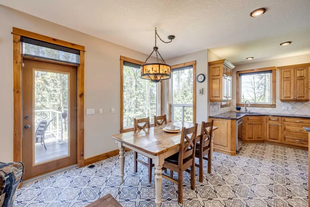 4 Highlands Place Bragg Creek AB T0L 0K0