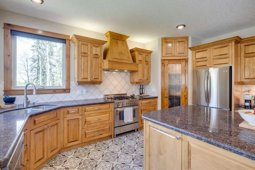 4 Highlands Place Bragg Creek AB T0L 0K0