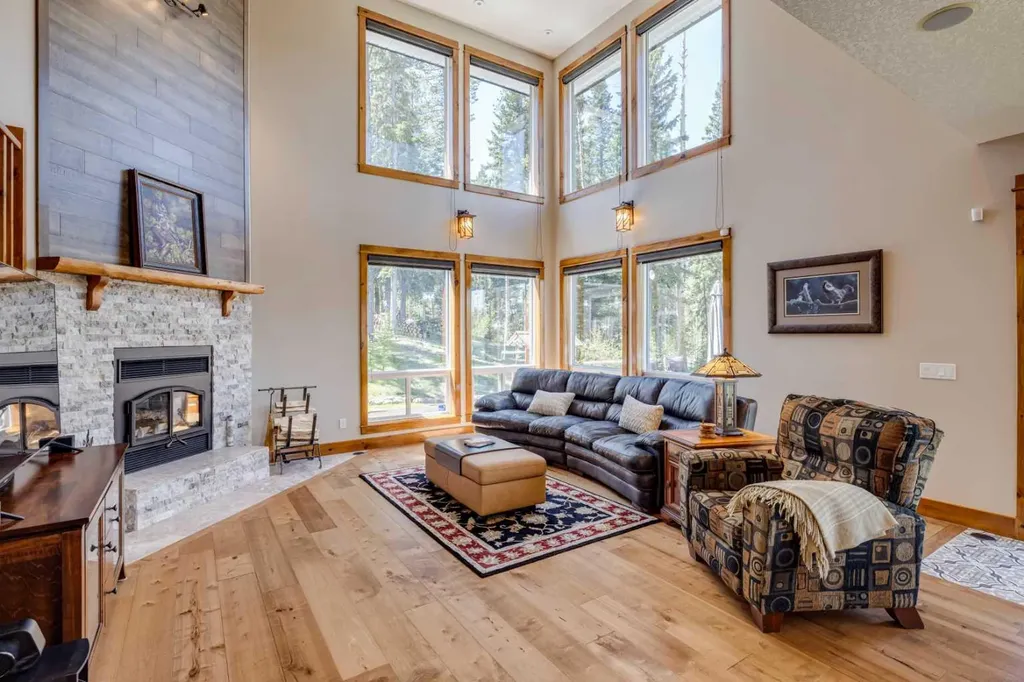 4 Highlands Place Bragg Creek AB T0L 0K0
