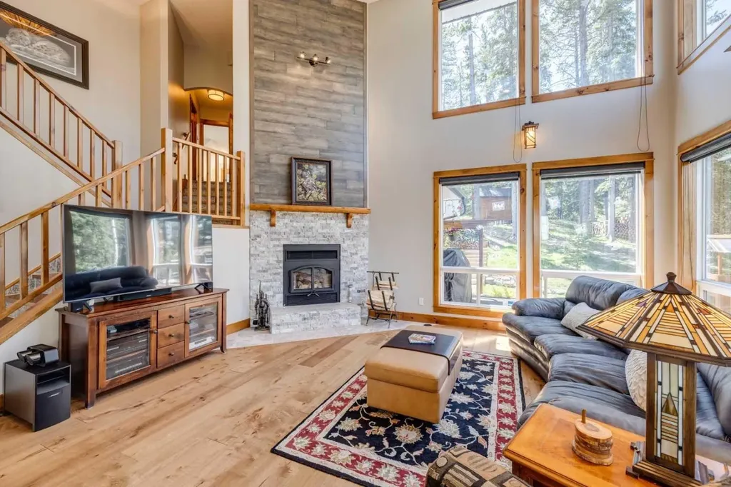 4 Highlands Place Bragg Creek AB T0L 0K0
