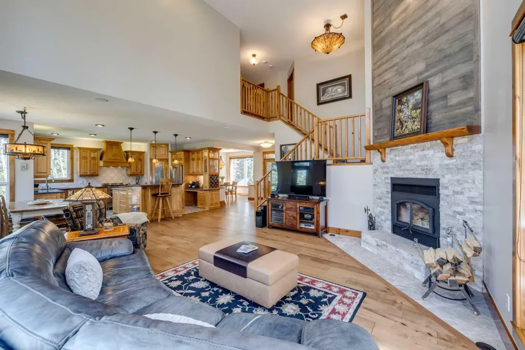 4 Highlands Place Bragg Creek AB T0L 0K0