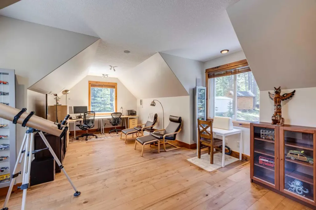4 Highlands Place Bragg Creek AB T0L 0K0