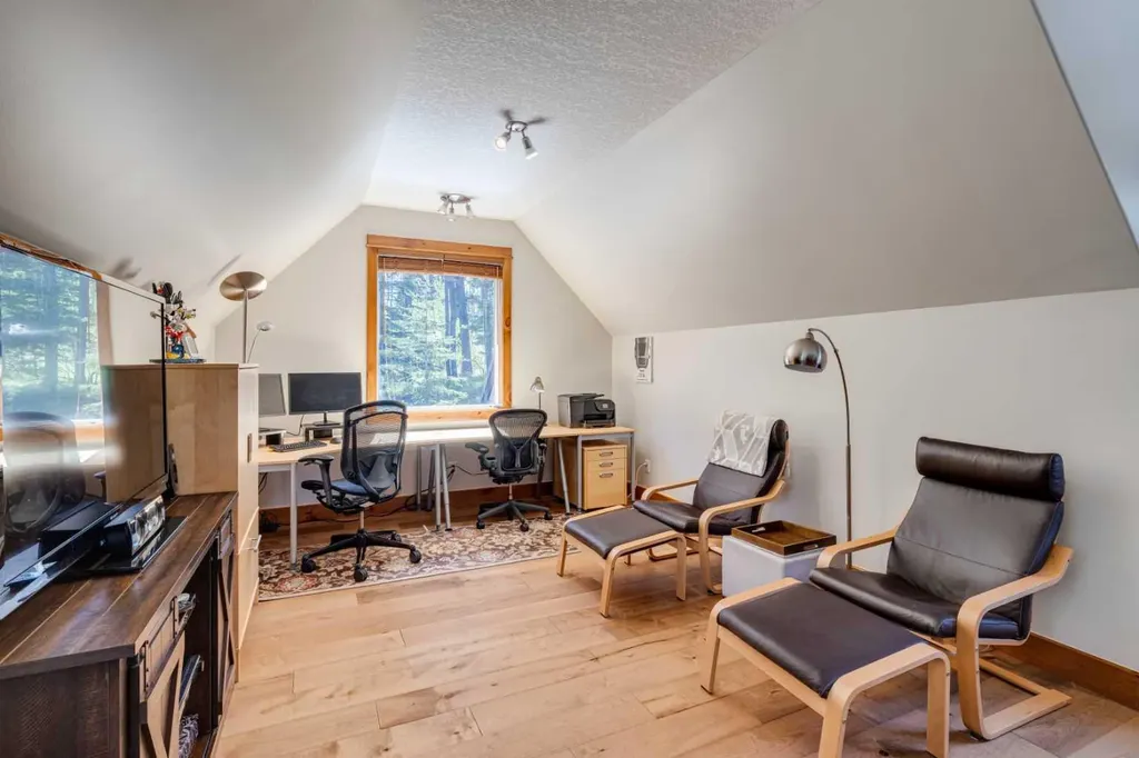 4 Highlands Place Bragg Creek AB T0L 0K0