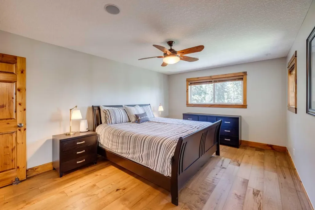4 Highlands Place Bragg Creek AB T0L 0K0