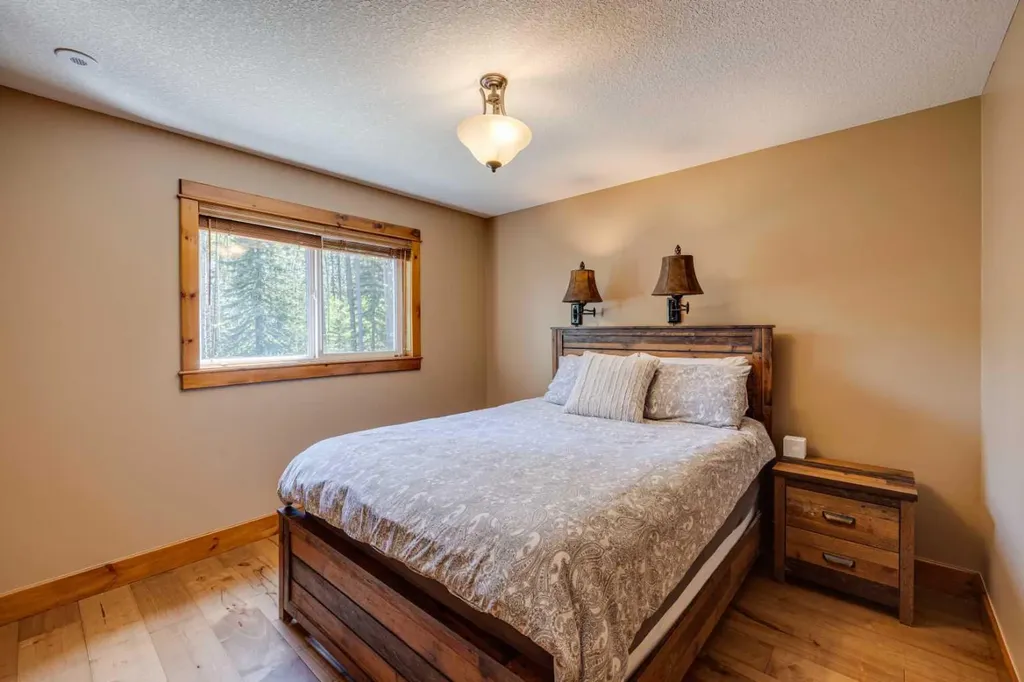 4 Highlands Place Bragg Creek AB T0L 0K0