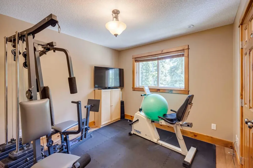 4 Highlands Place Bragg Creek AB T0L 0K0