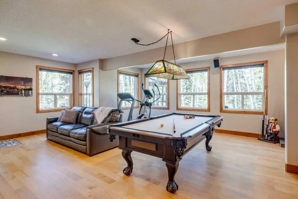 4 Highlands Place Bragg Creek AB T0L 0K0