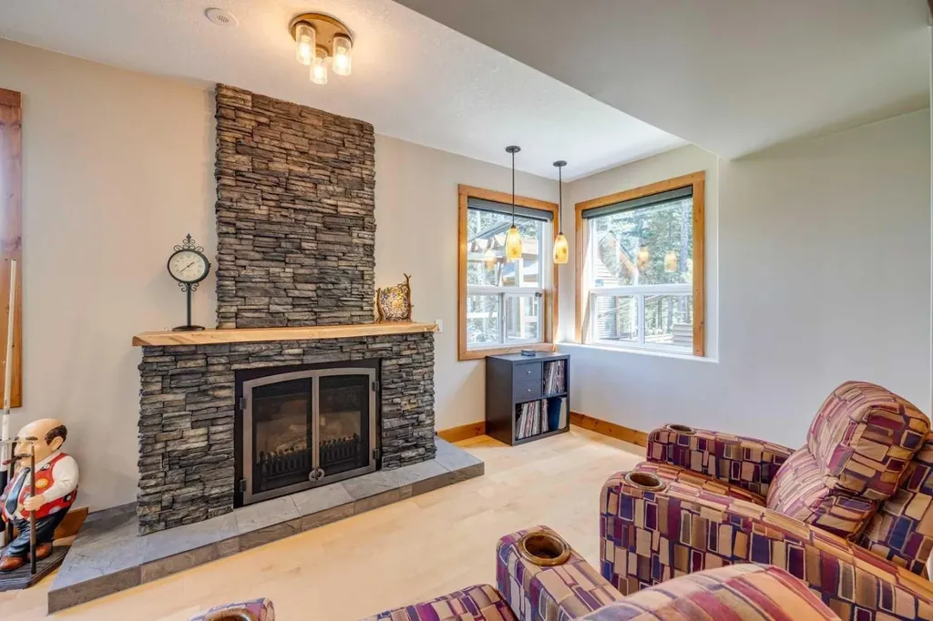 4 Highlands Place Bragg Creek AB T0L 0K0