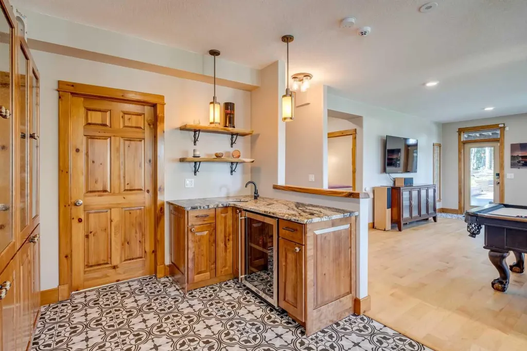 4 Highlands Place Bragg Creek AB T0L 0K0