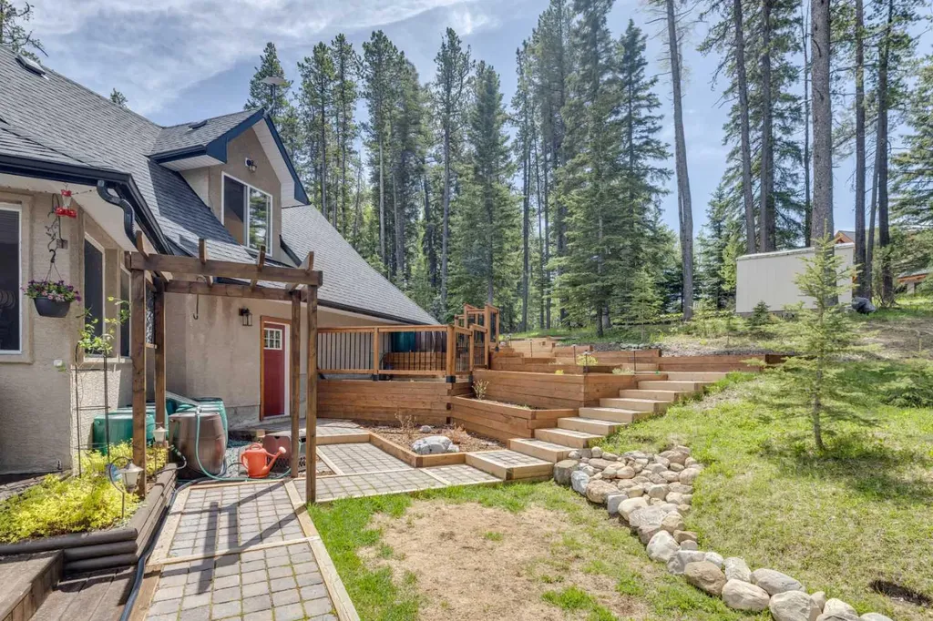 4 Highlands Place Bragg Creek AB T0L 0K0