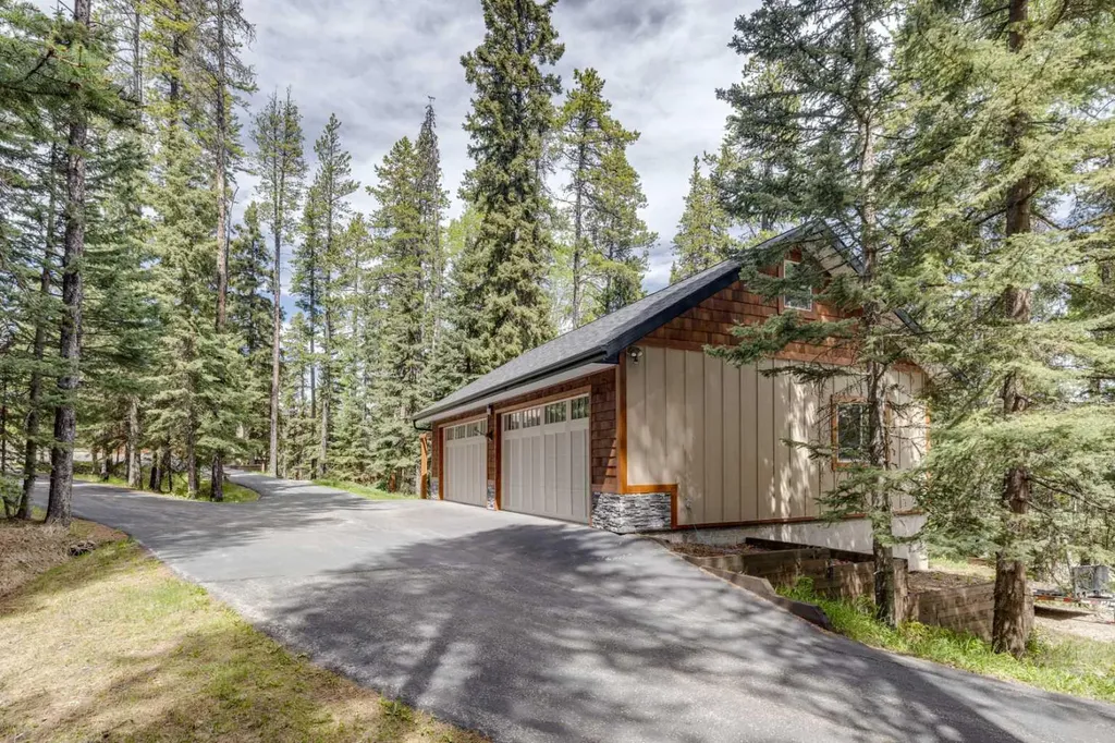 4 Highlands Place Bragg Creek AB T0L 0K0