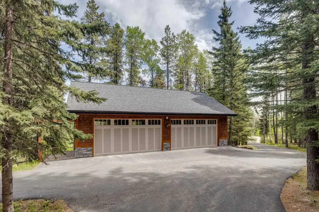 4 Highlands Place Bragg Creek AB T0L 0K0