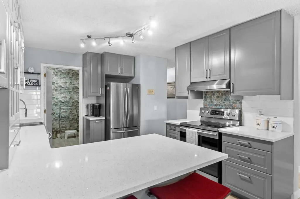 333 2 Avenue NE Calgary AB T2E 0E5