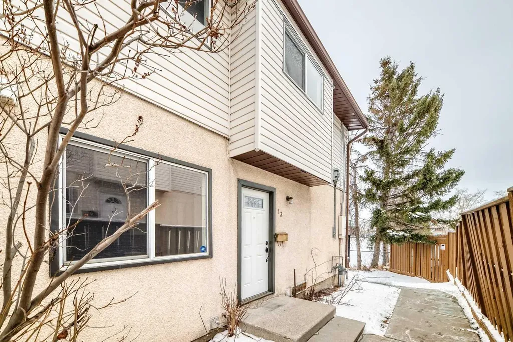 4531 7 Avenue SE Calgary AB T2A 5E4