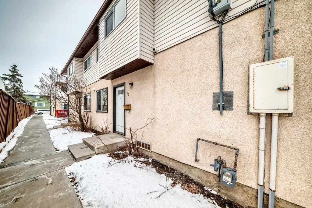 4531 7 Avenue SE Calgary AB T2A 5E4