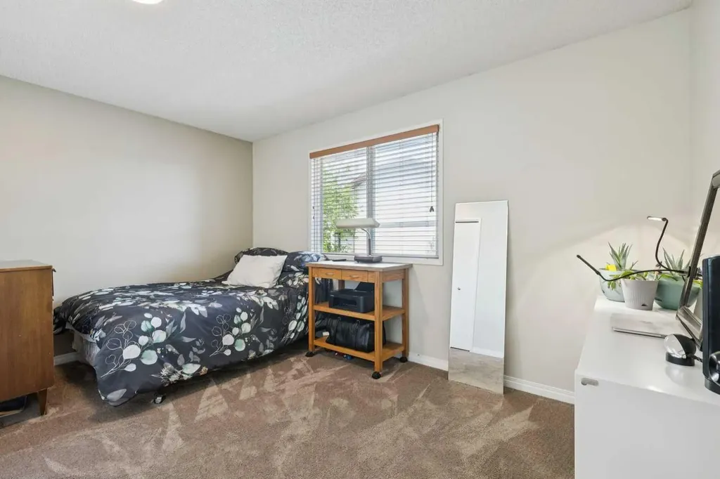 44 Scenic Cove Circle NW Calgary AB T3L 1N1