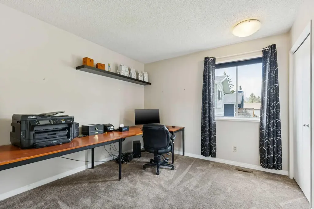 44 Scenic Cove Circle NW Calgary AB T3L 1N1