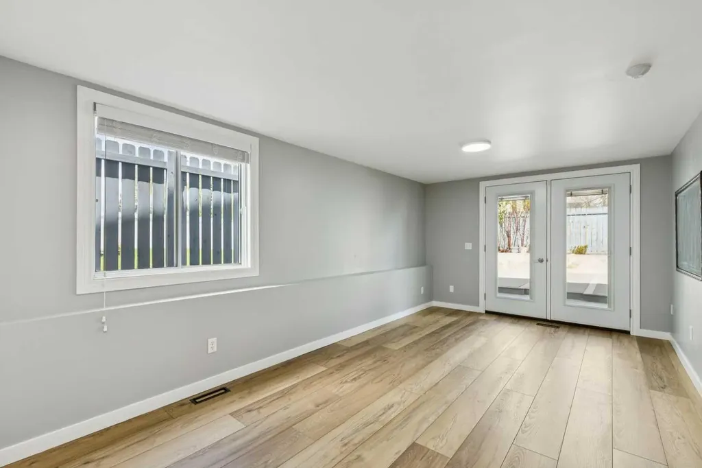 44 Scenic Cove Circle NW Calgary AB T3L 1N1