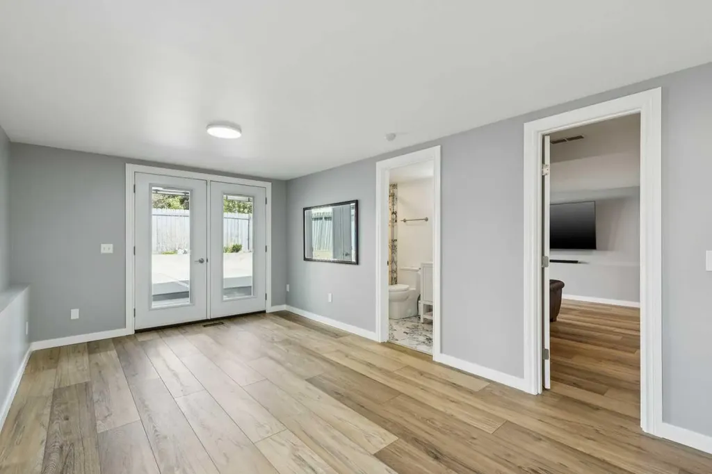 44 Scenic Cove Circle NW Calgary AB T3L 1N1
